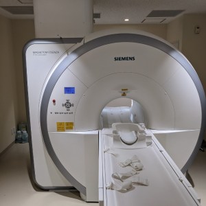 Siemens Essenza 1.5T MRI